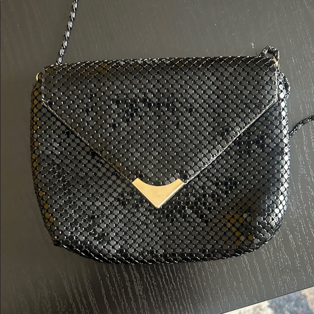 Elegant Black Crossbody Bag with Gold Detail - Picture 11 of 16